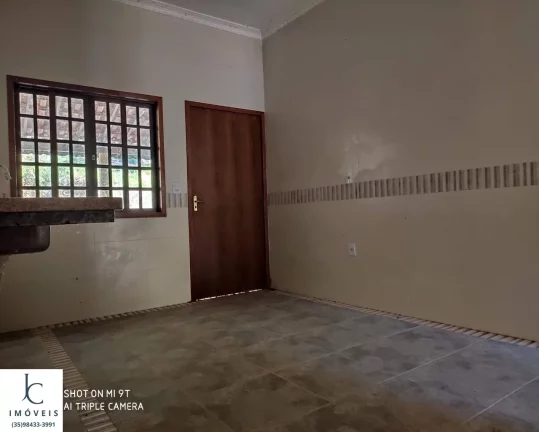 Imagem Sítio , próximo à São Lourenço MG, topografia plana, energia el?(C)trica instalada, muita água, lago, ducha natural, casa grande, estrada boa.