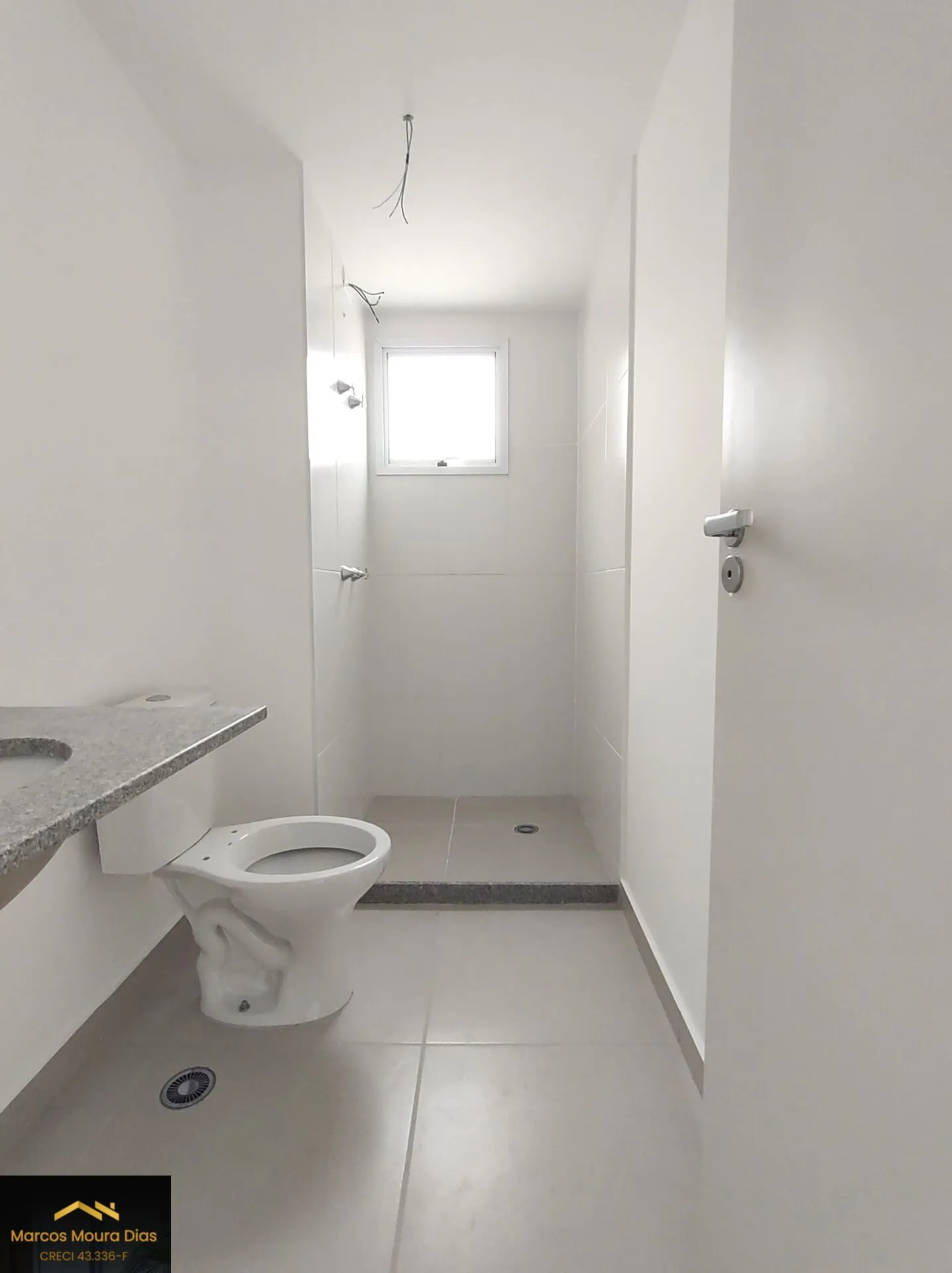 Imagem Apartamento ( Studio) com 1 Dormitório na Vila Romana, Novo, Vista Livre. Banheiro com Janela