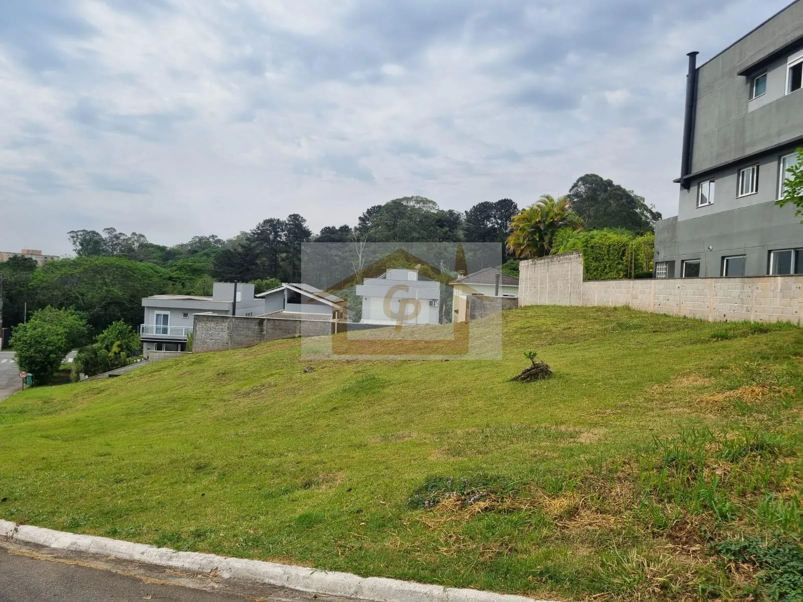 Imagem Residencial faz encontro com o parque Cemucam!!! Terreno com 901 metros