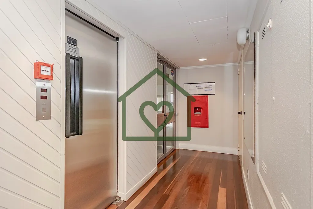Imagem Apartamento à venda no bairro Auxiliadora, Localizado na rua Silva Jardim, próximo da Av 24 de Out...