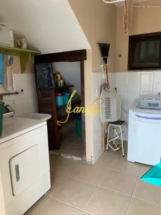 Imagem Sobrado com 7 dormitórios sendo 5 suítes e piscina, pertinho do mar