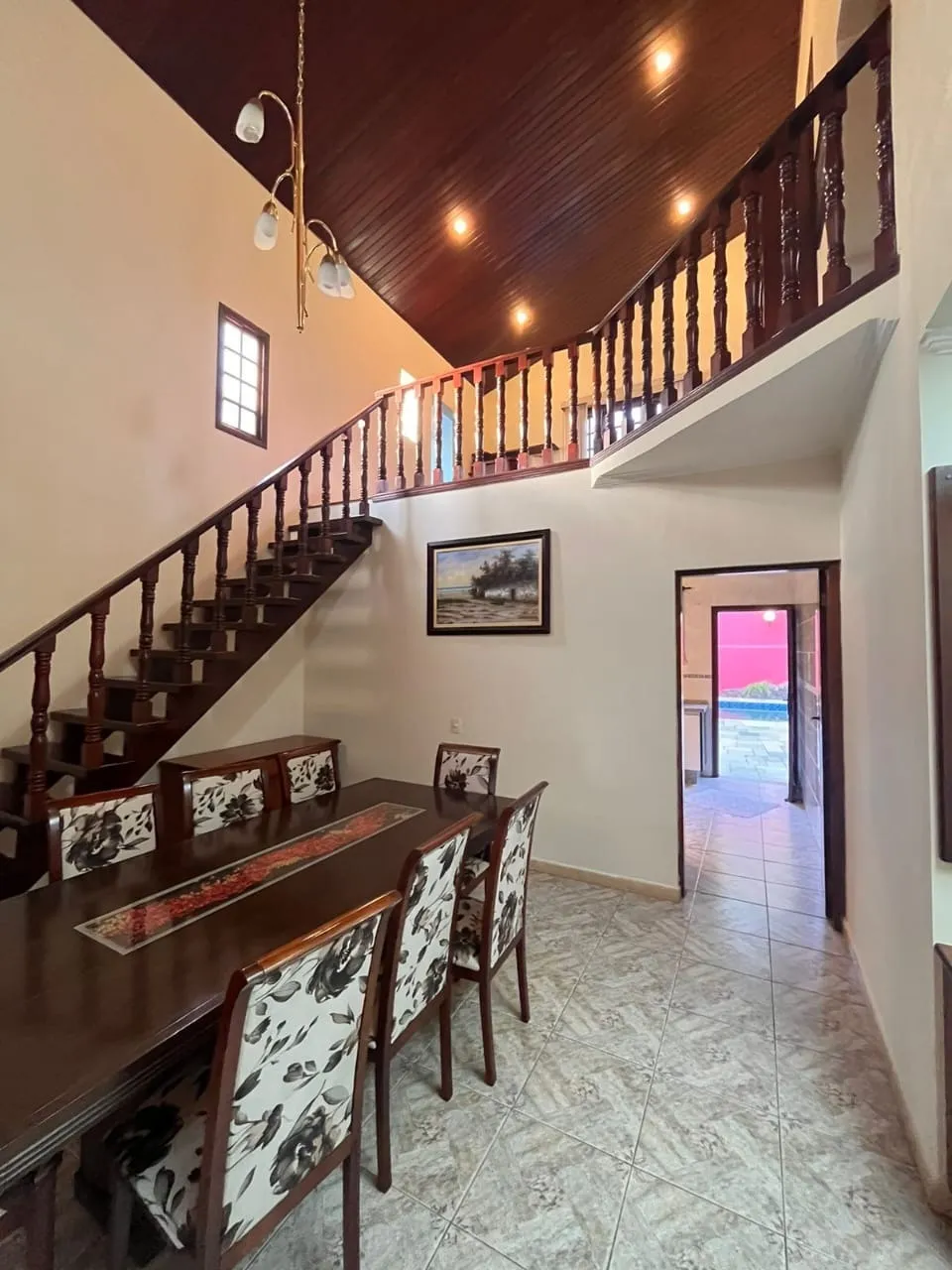 Imagem Casa para locação no Jardim Isaura, Sorocaba-SP: 5 quartos, 5 suítes, 2 salas, 7 banheiros, 4 vagas de garagem.