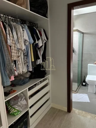 Imagem Excelente casa decorada em condomínio fechado com cinco suítes e espaço gourmet a venda em Lauro de Freitas