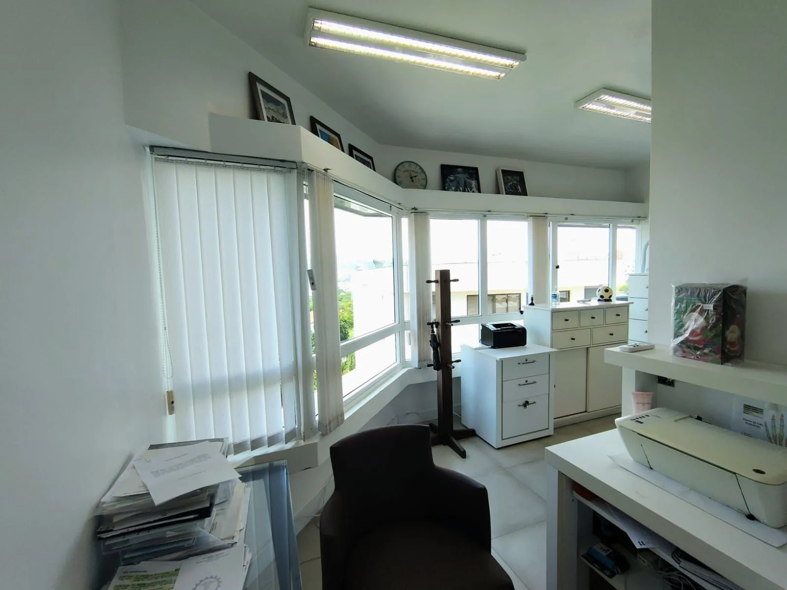 Imagem Sala ampla pois é ligada a outra ao lado do Colégio Santa Inês perto do Zaffari.