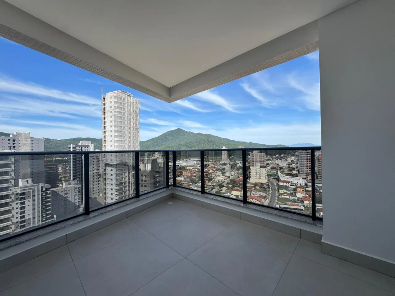 Imagem Apartamento com vista para o mar à venda com 115m2 por R$ 3.300.000,00