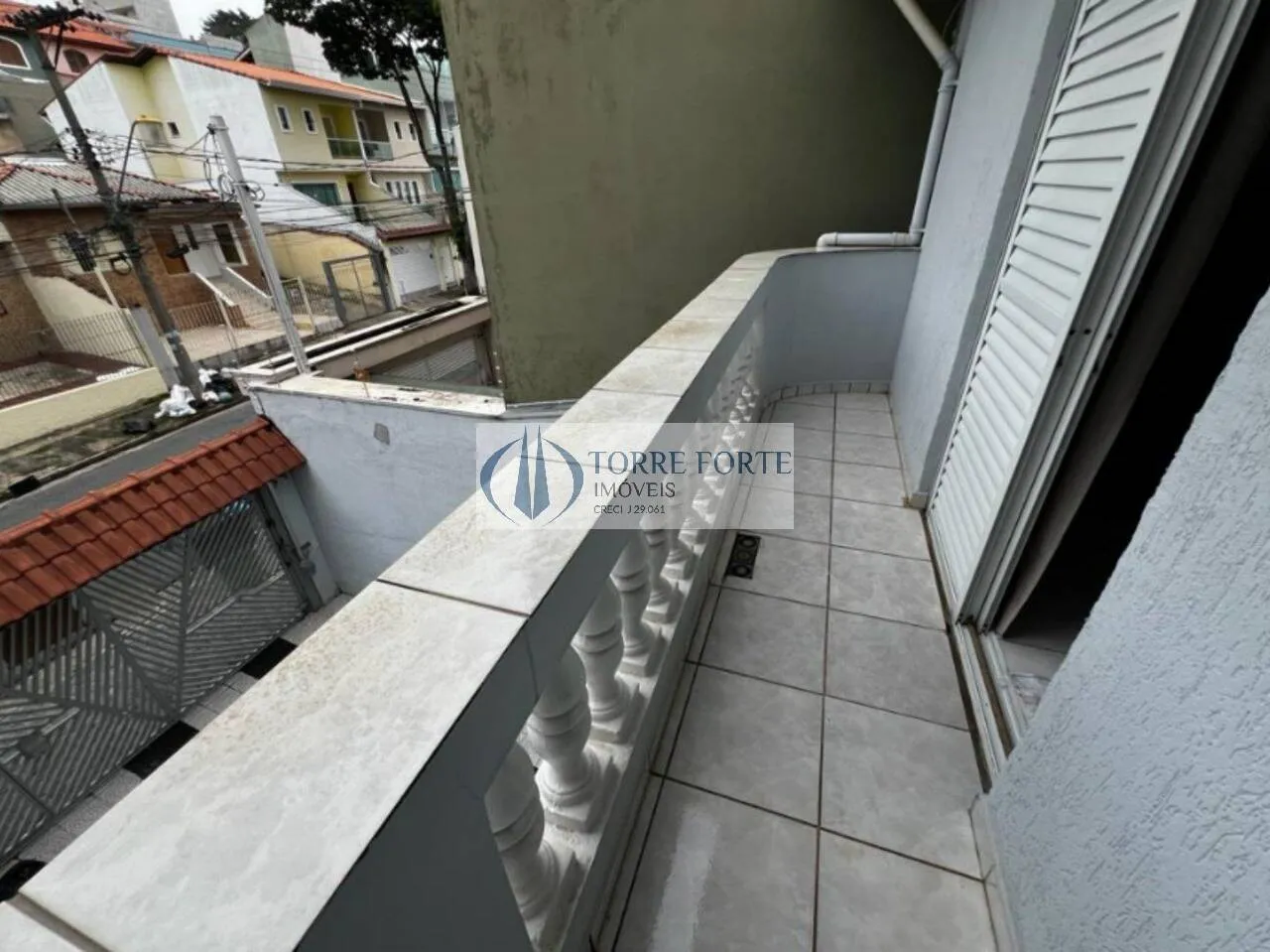 Imagem ótimo terreno com 2 casas com total de 3 dormitórios, 6 vagas de carro