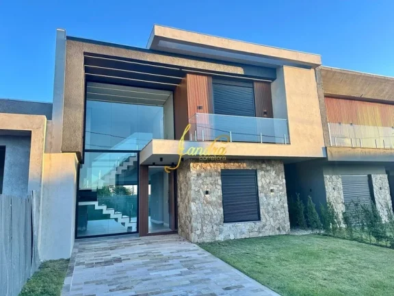 Imagem Sobrado com 04 suítes, 200m² de área construída