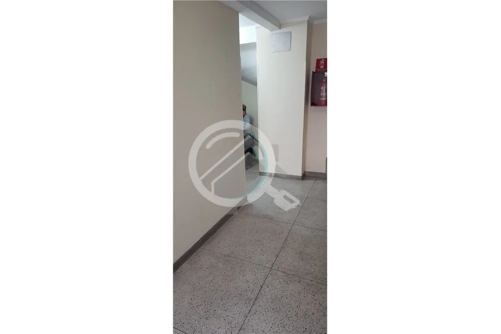 Imagem Apartamento de 2 quartos, banheiro, sala e cozinha, parcialmente mobiliado, situado em uma região p...