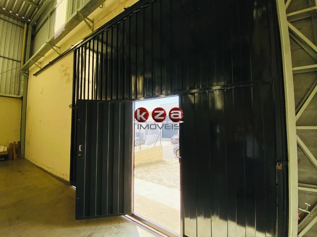 Imagem Galpão Comercial para Locação em Vinhedo-SP - Jardim São Lucas: 1 Sala, 3 Banheiros, 3 Vagas de Garagem, 200m² de Área.