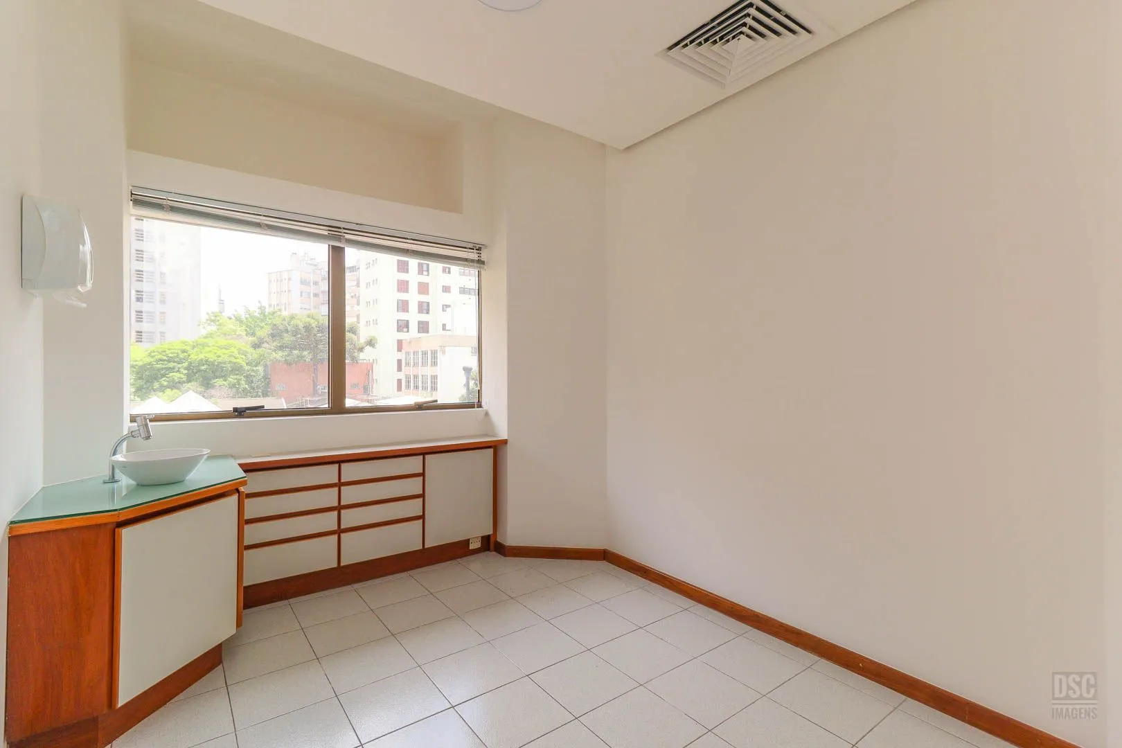 Imagem Sala comercial em um ponto excelente da Rua Padre Chagas.