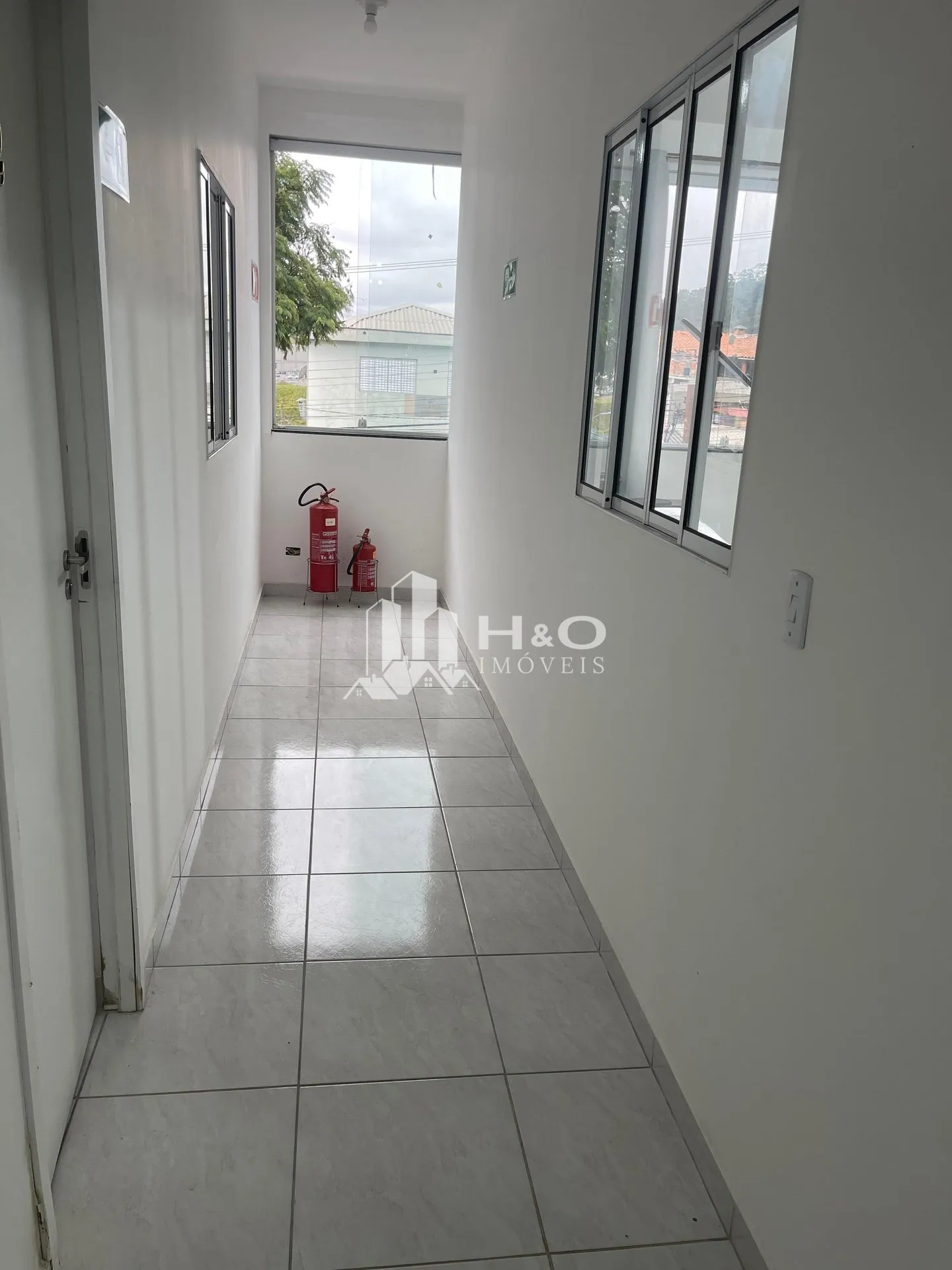 Imagem Salas Comercial Locação na Av. dos Latinos - 24m² | Região Comercial Ampla !