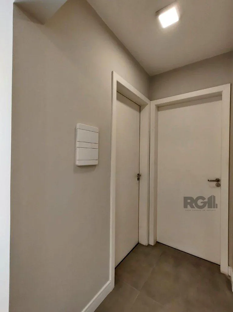 Imagem Apartamento semi mobiliado, 67m², 2 dormitórios, 1 vaga no bairro Petrópolis