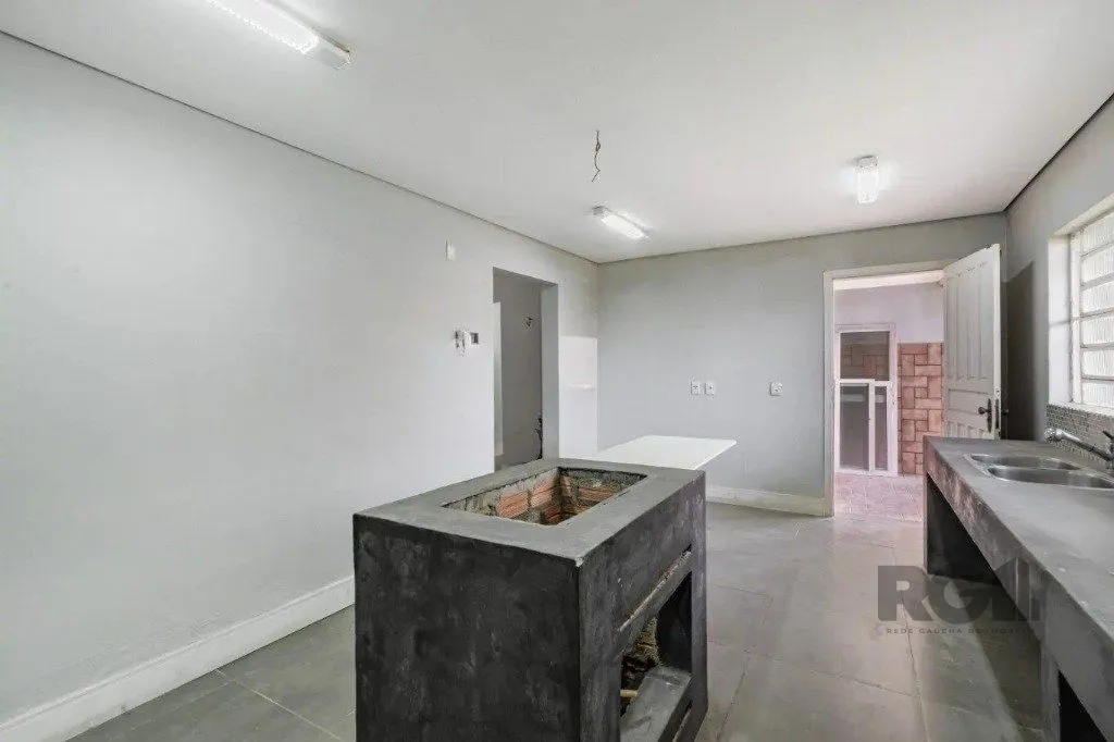 Imagem Casa com 3 dormitórios no bairro Passo das Pedras