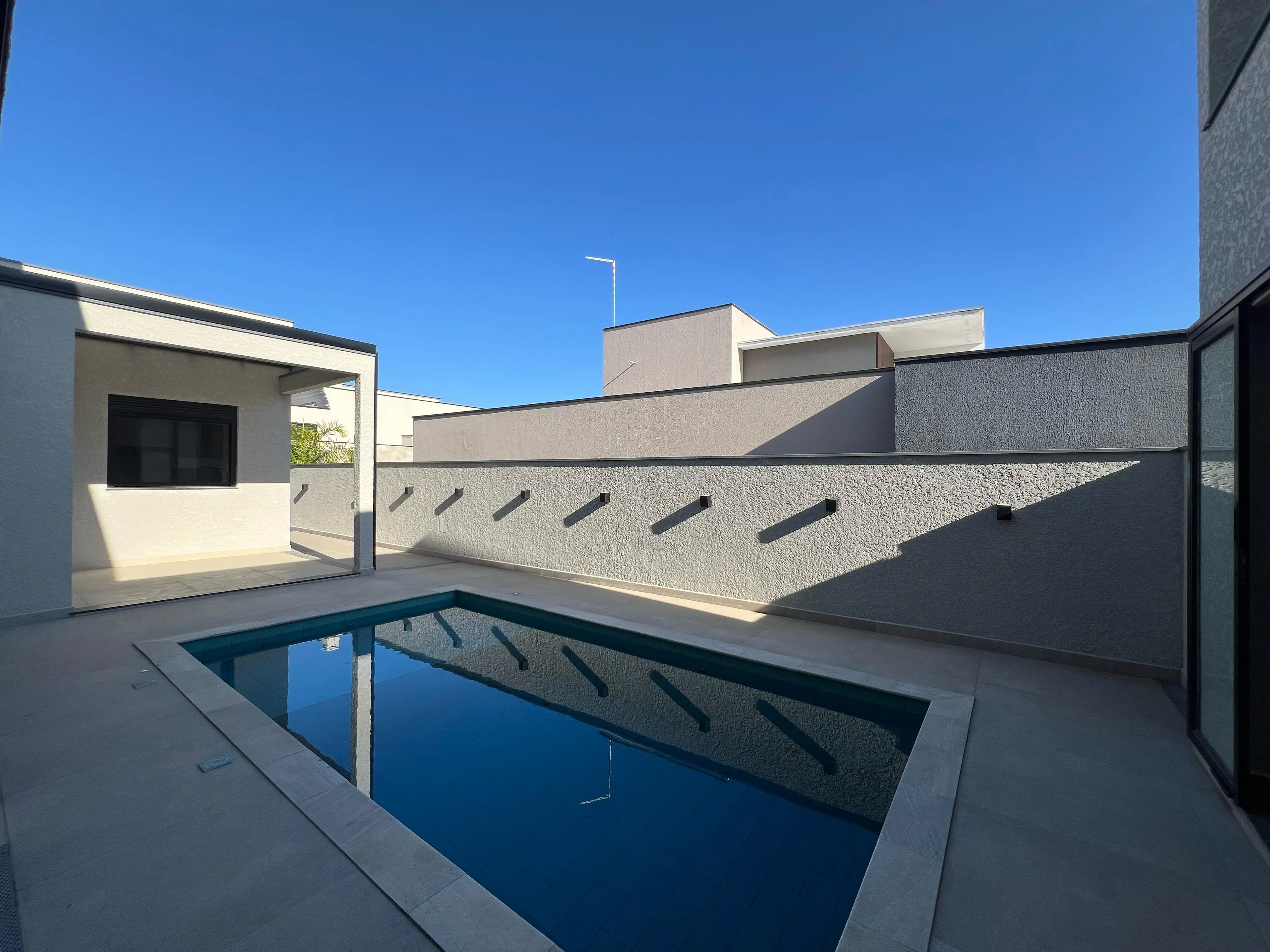 Imagem Exclusiva Casa Térrea com 4 Suítes e Piscina no Alphaville Nova Esplanada 3
