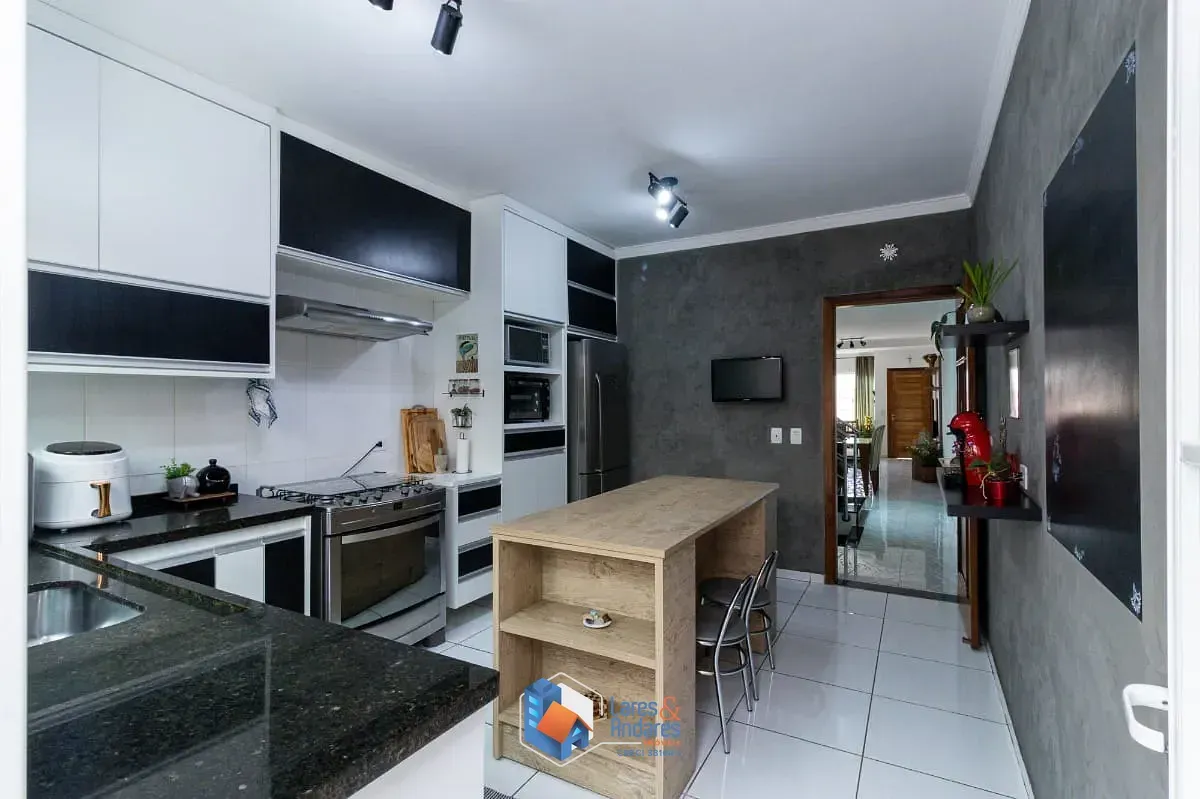 Imagem Casa para venda em Parque São Domingos com 3 quartos, sendo 1 suíte, 140m²