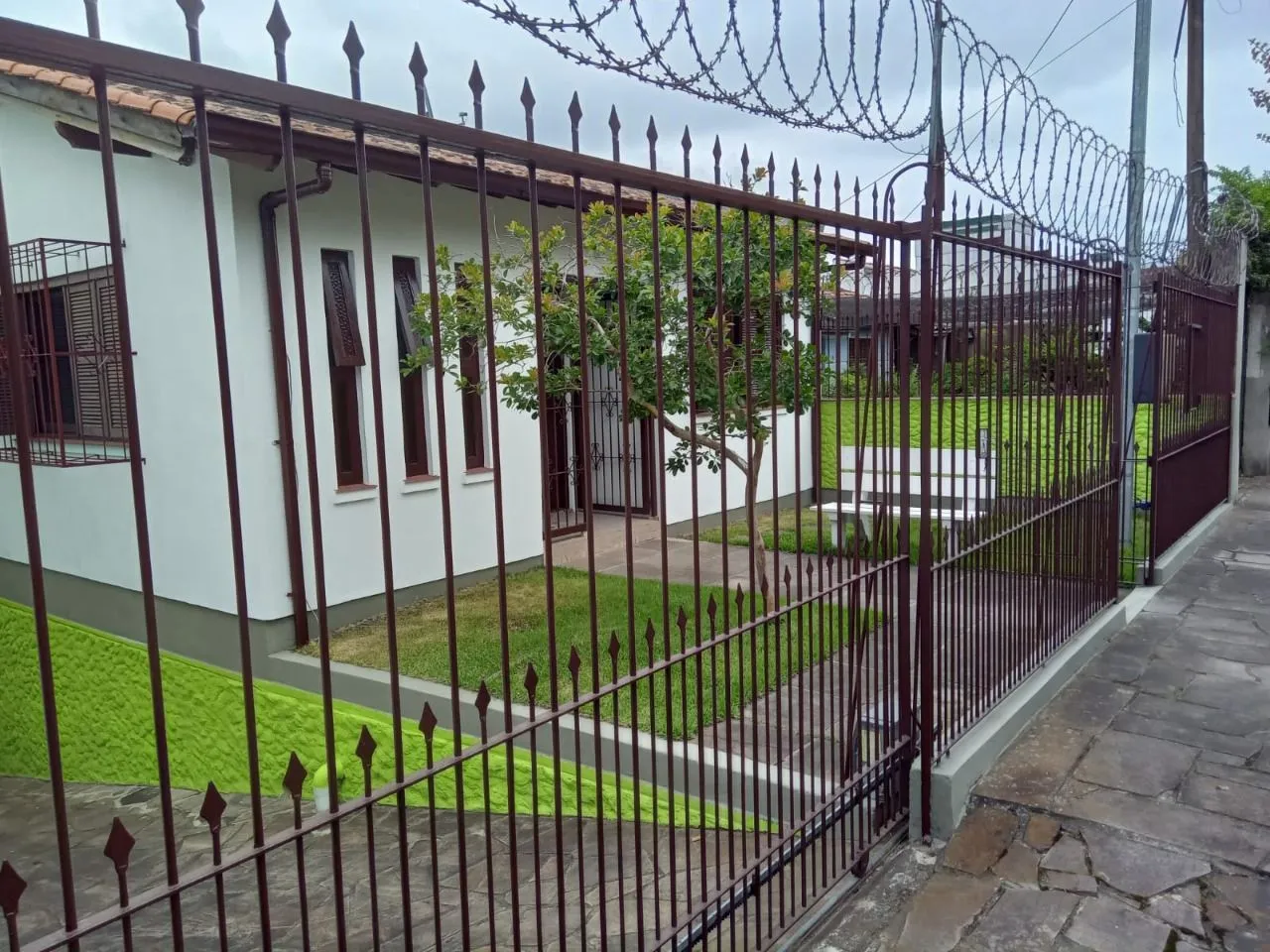 Imagem Casa com 3 dormitórios , 2 vagas de garagem fechada !