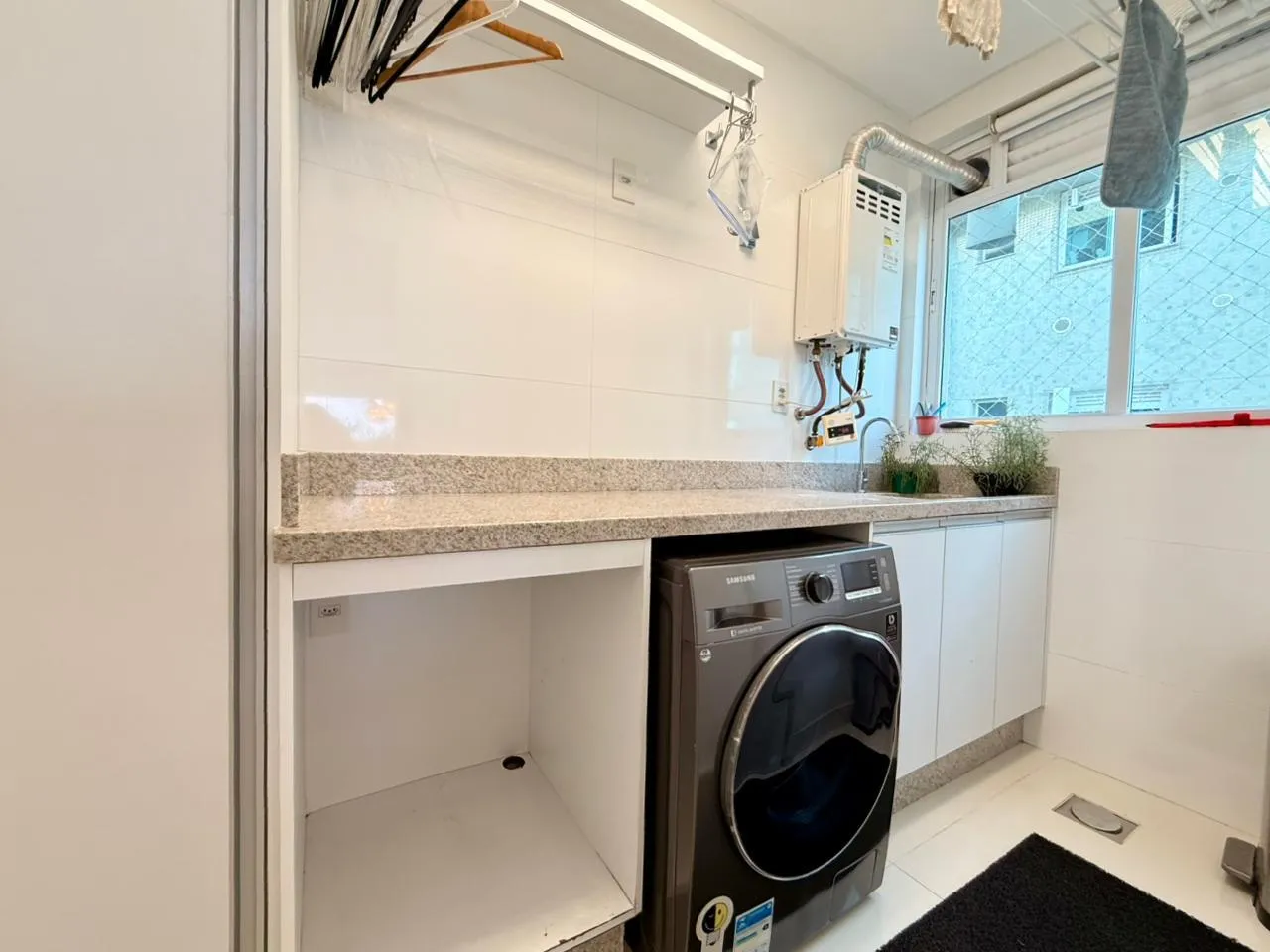 Imagem Apartamento com vista para o mar à venda com 200m2 por R$ 9.300.000,00