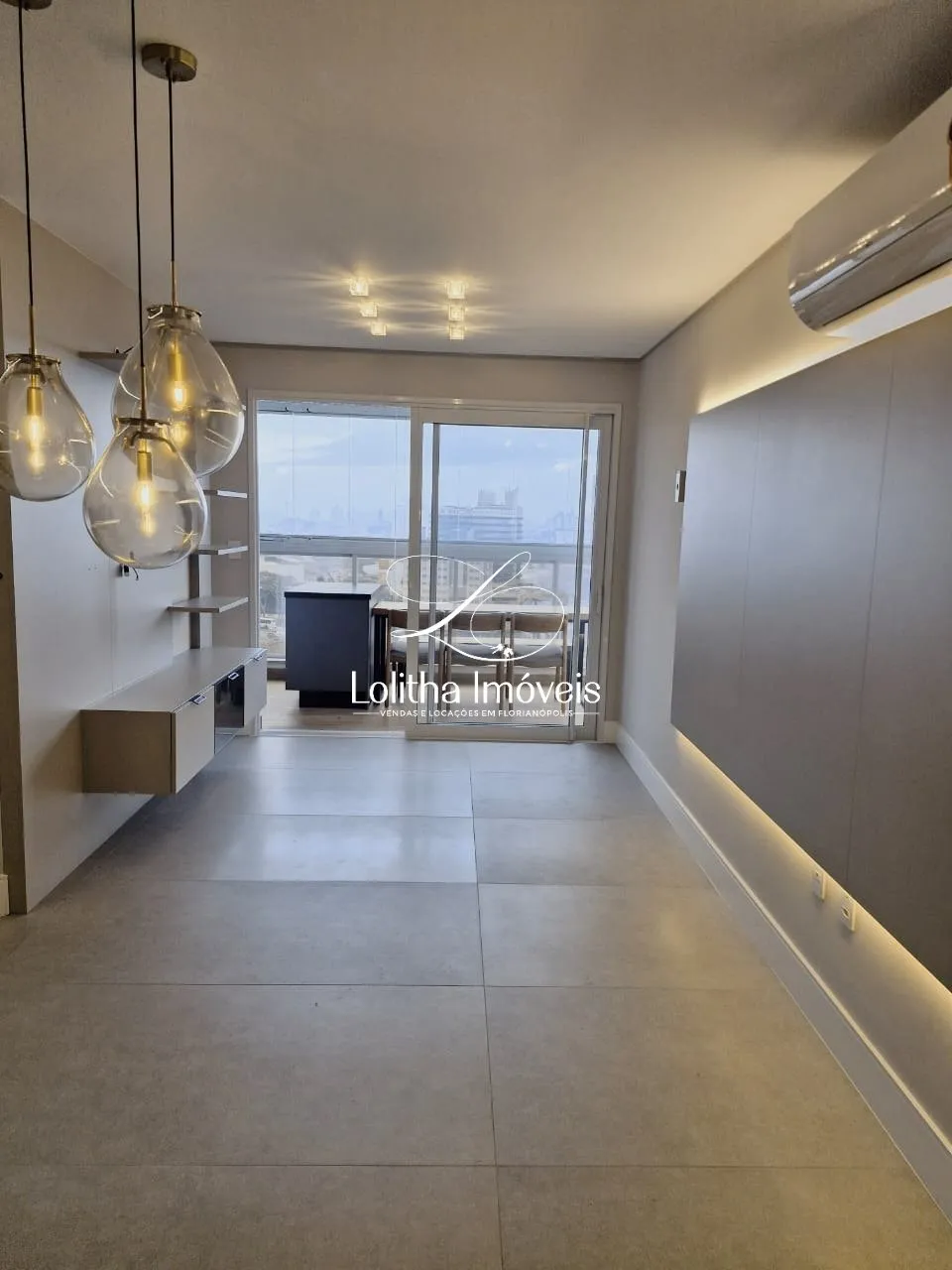 Imagem APARTAMENTO DE LUXO COM 3 SUÍTES, SEMI MOBILIADO À VENDA NO KOBRASOL - SÃO JOSÉ/SC.