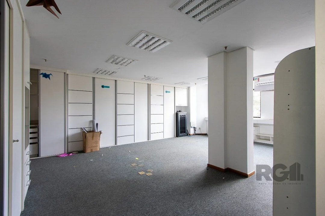Imagem SALA COMERCIAL BAIRRO MENINO DEUS - 82m² DE ÁREA PRIVATIVA, 1 VAGA
