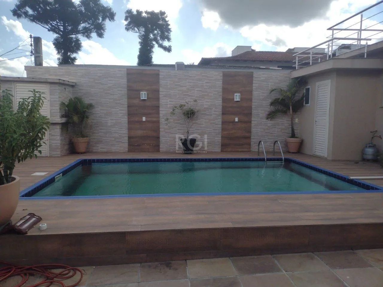 Imagem Casa sobrado mobiliado, 4 dormitórios, 1 suíte, 4 vagas de garagem, Bairro Bom Principio