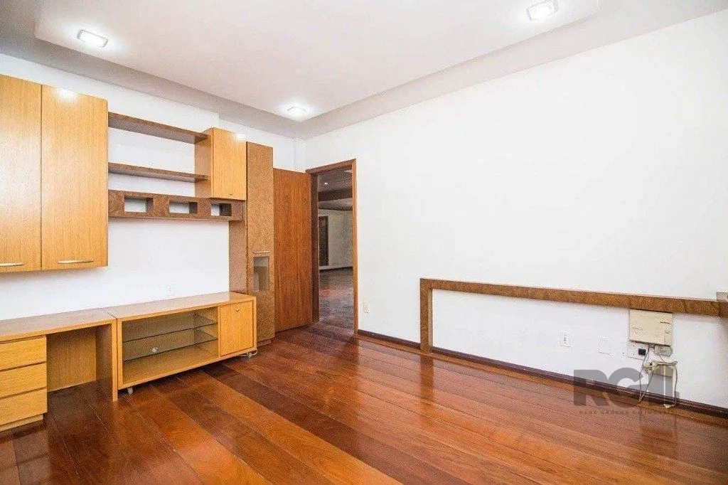 Imagem Casa para Venda - 443m², 3 dormitórios, 4 vagas - Alto Petrópolis