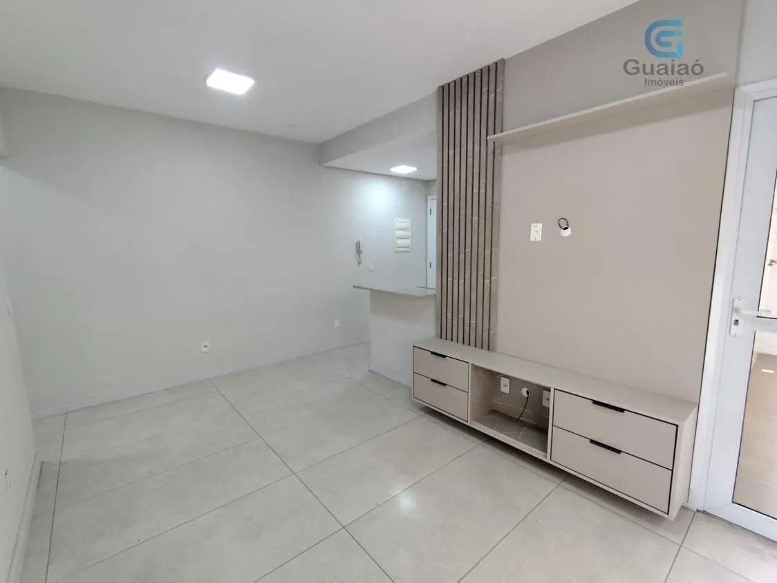 Imagem Vendo Apartamento Reformado, 02 suítes, 01 vaga garagem demarcada p/ carro elétrico, Lazer Completo, 50 metros da praia, Aparecida, Santos/SP