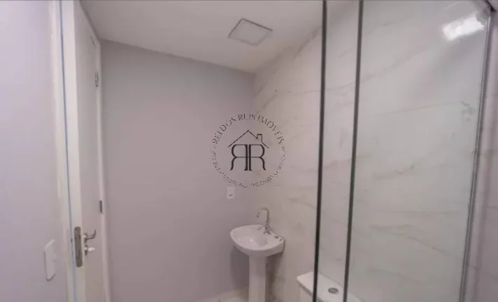 Imagem Este encantador apartamento está localizado na vibrante cidade de São Paulo, oferecendo uma combin...