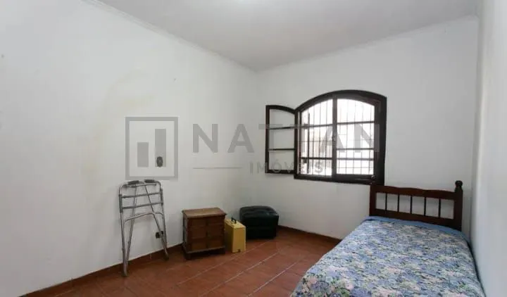 Imagem Casa à venda com 3 dormitórios, 4 banheiros, salão de festas e terreno de 208 m²