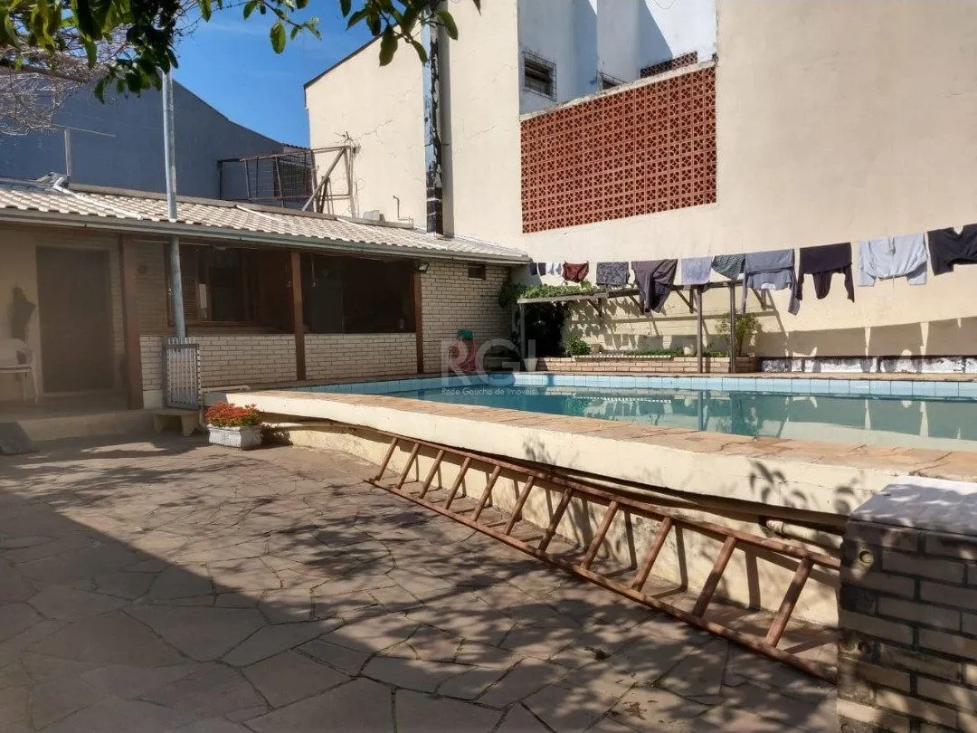 Imagem Casa para Venda - 322.4m², 2 dormitórios, 7 vagas - Cristal