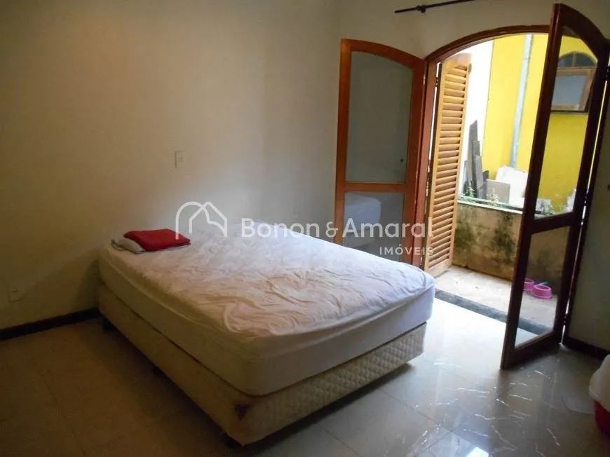 Imagem Casa com 230 m² e 5 quartos
