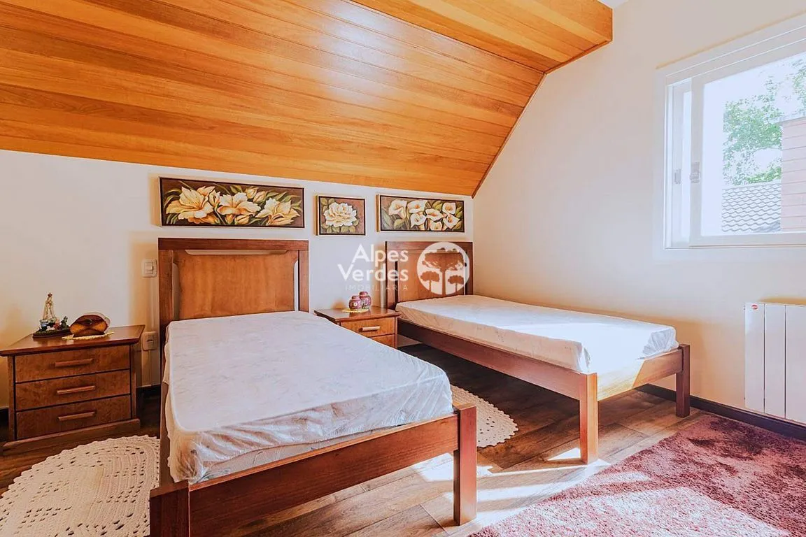 Imagem Vende-se Casa em Canela, com 03 dormitórios