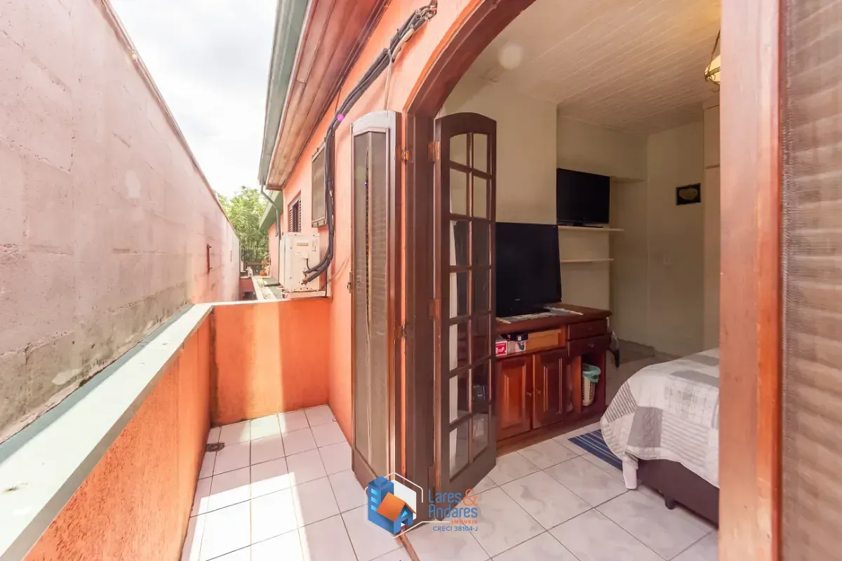 Imagem Casa para venda em Parque da Lapa com 4 quartos, sendo 1 suíte, 190m²