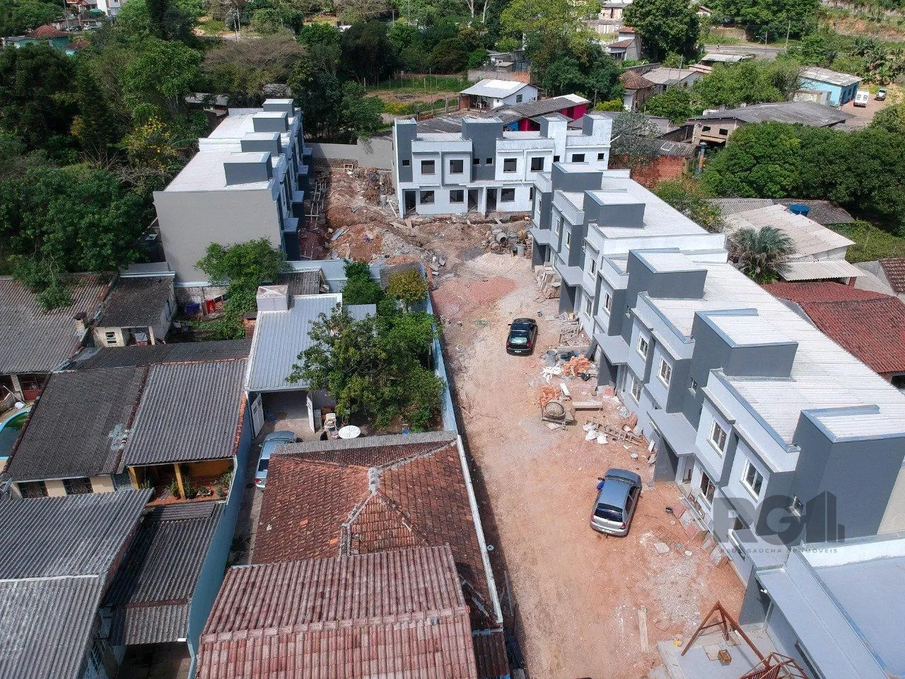 Imagem CASA ESTILO SOBRADO COM 2 QUARTOS E PÁTIO, À VENDA NO BAIRRO VILA NOVA, EM PORTO ALEGRE/RS
