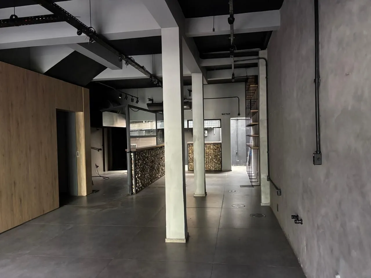 Imagem Loja com 90m², localizada no bairro Auxiliadora em Porto Alegre/RS.