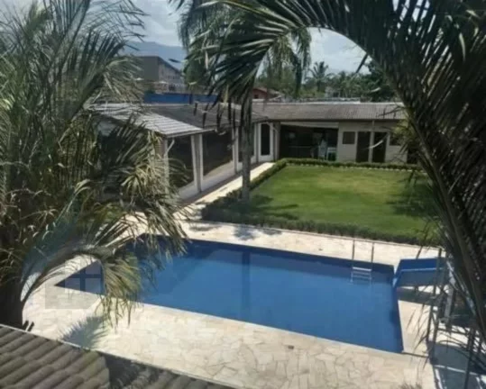 Imagem Casa de 7 dormitórios, 4 suíte, 6 banheiros e 2 vagas, com 327,695m² construída e 1.047,75m² total em Centervalle, Bertioga