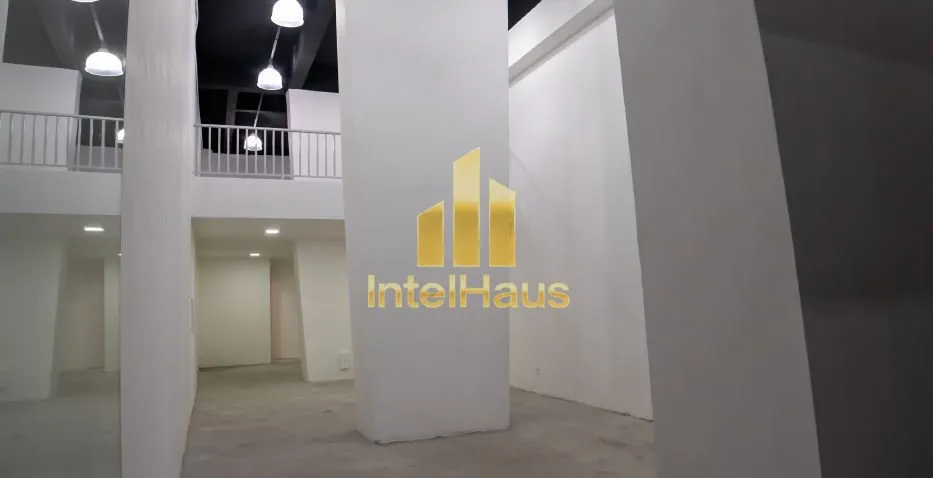 Imagem Galeria comercial Hyde Park, localizada em frente a FAE/Bom Jesus, ligação entre as Ruas 24 de Mai...