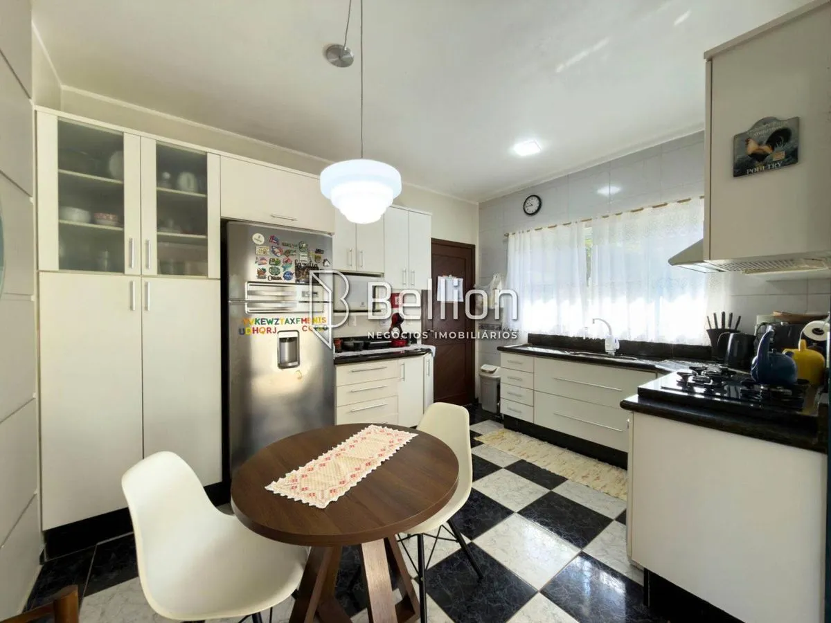 Imagem Casa semi mobiliada, com amplo terreno e piscina no Centro de Rio dos Cedros
