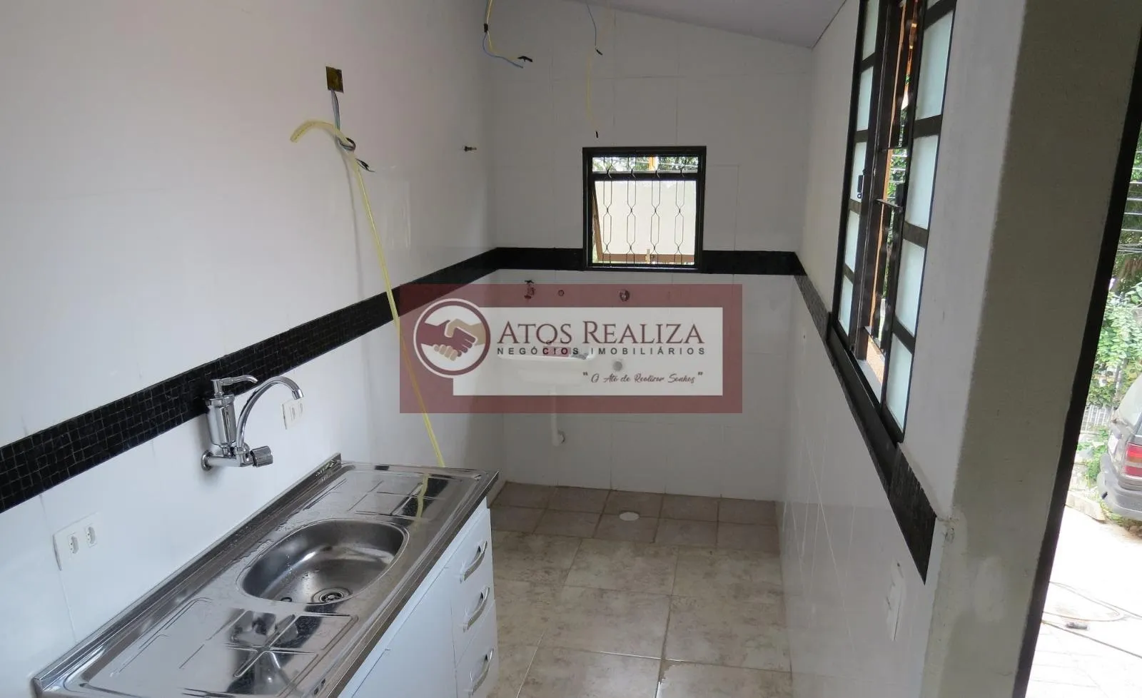 Imagem Vendo Oportunidade em Interlagos região da Cidade Dutra. Sobrado 3 Dormitórios com Armários, Suíte, Cozinha com Armários, 2 vagas, Área 250m2, Área Gourmet com Churrasqueira coberta, valor R$ 630 mil para venda.