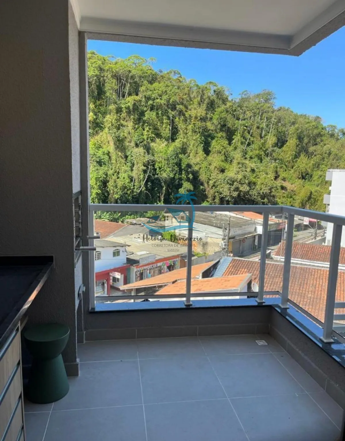 Imagem Apartamento mobiliado, com 2 dormitórios a venda em Ubatuba a 150 metros da Praia do Perequê Açu.
