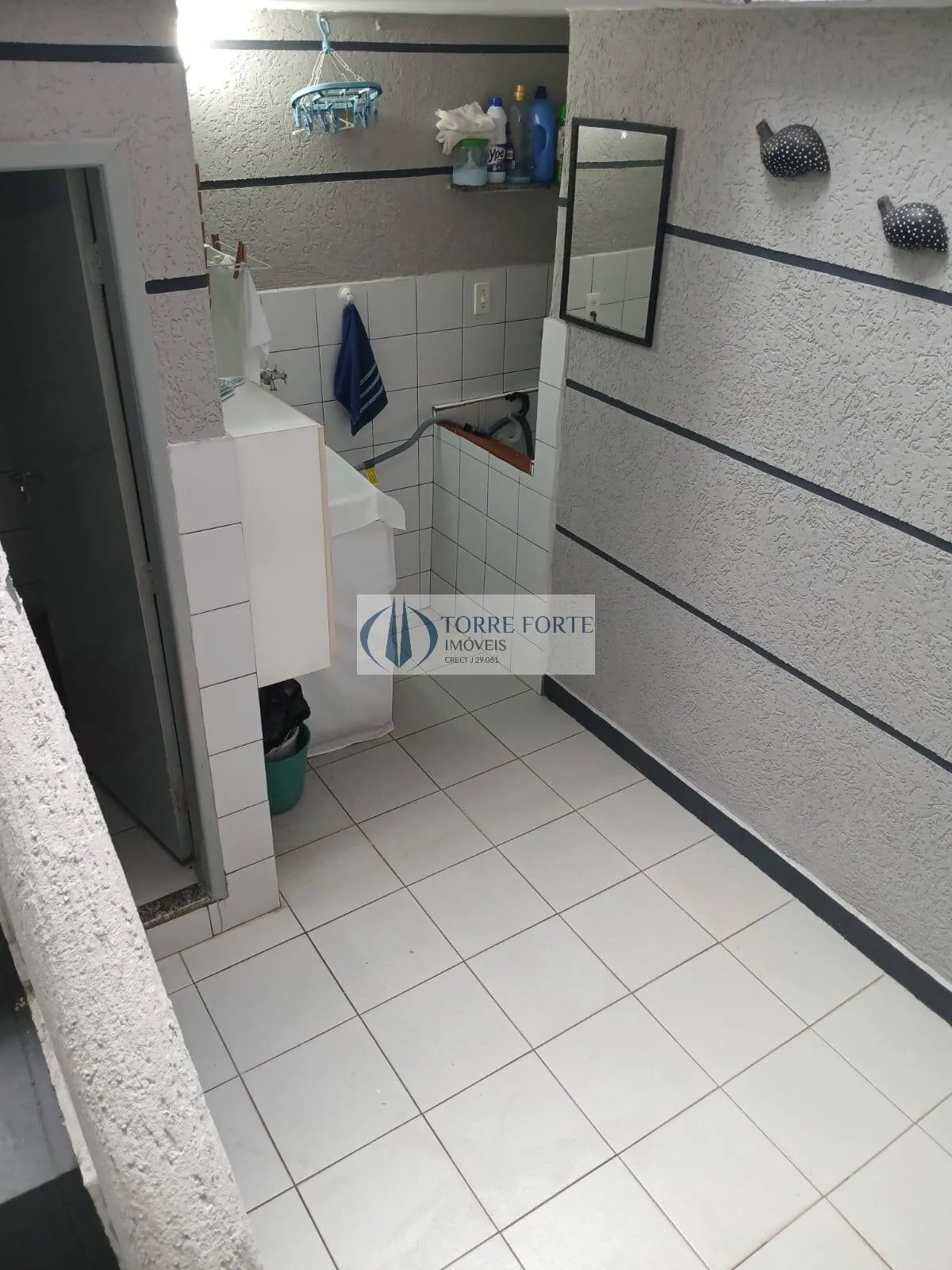 Imagem Ótimo sobrado com 140 m² 3 dormitórios 4 vagas de garagem no Jd. São Paulo