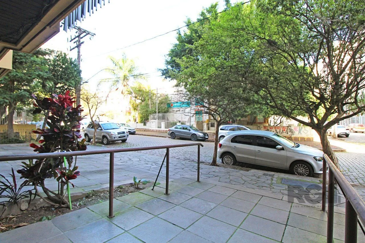 Imagem Cobertura duplex de 2 dormitórios garagem e semi-mobiliado, bairro Cidade Baixa.