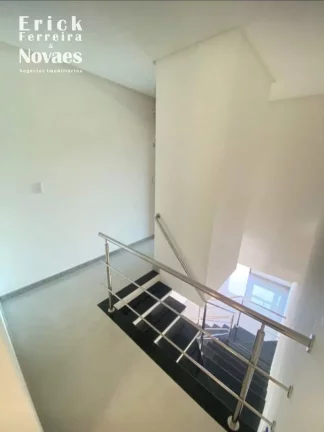 Imagem Casa a Venda na Praia do Morro-ES com 3 suítes sendo uma Suite master com Varanda, Sala de Estar e Jantar, quintal e Piscina e 2 vagas de garagem