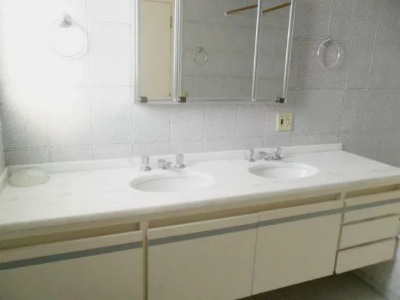 Imagem Praia de Pitangueiras, Altíssimo Padrão, Varanda Espetacular com Vista para o Mar, 2 Garagens, Lazer, 250 m² de área útil.