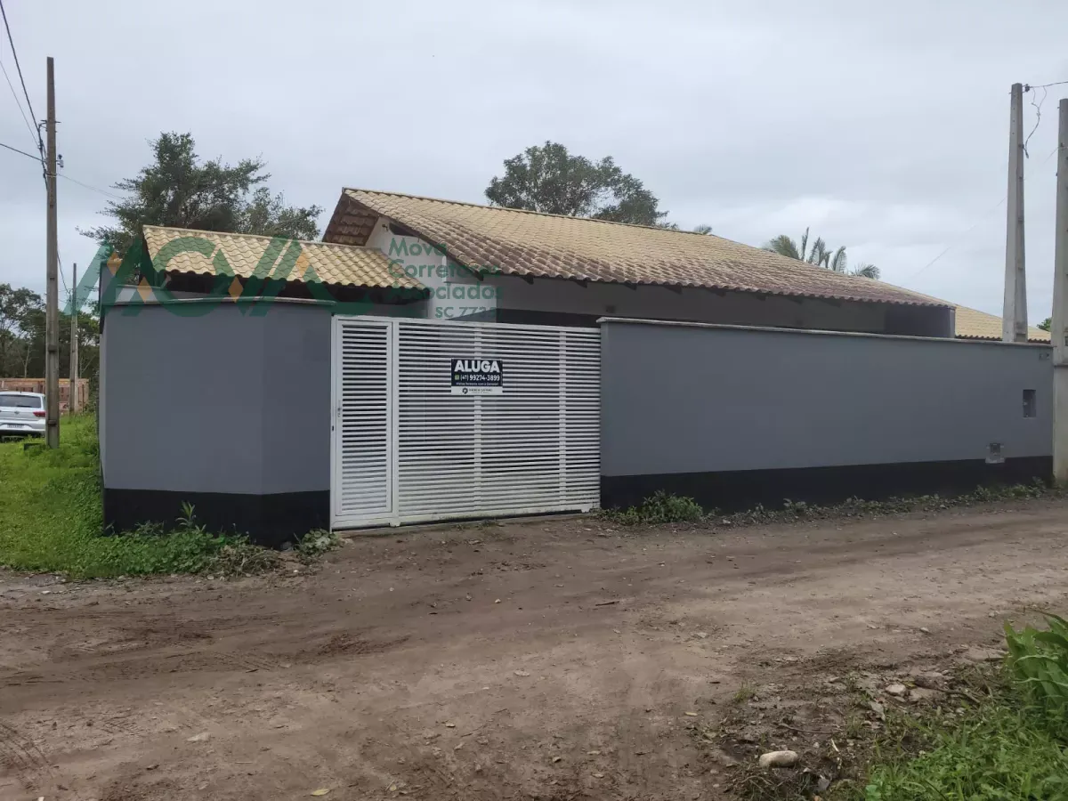 Imagem Casa de esquina, localizada no Balneário Farol do Itapoá II, com área construída de aproximadame...