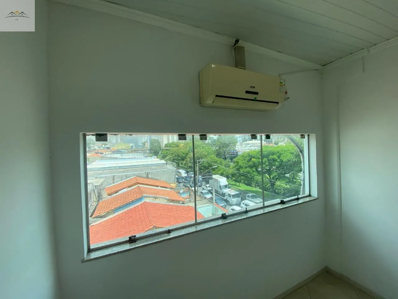 Imagem Sala Comercial para alugar no Centro de Osasco 30m² 1 wc com ar condicionado.