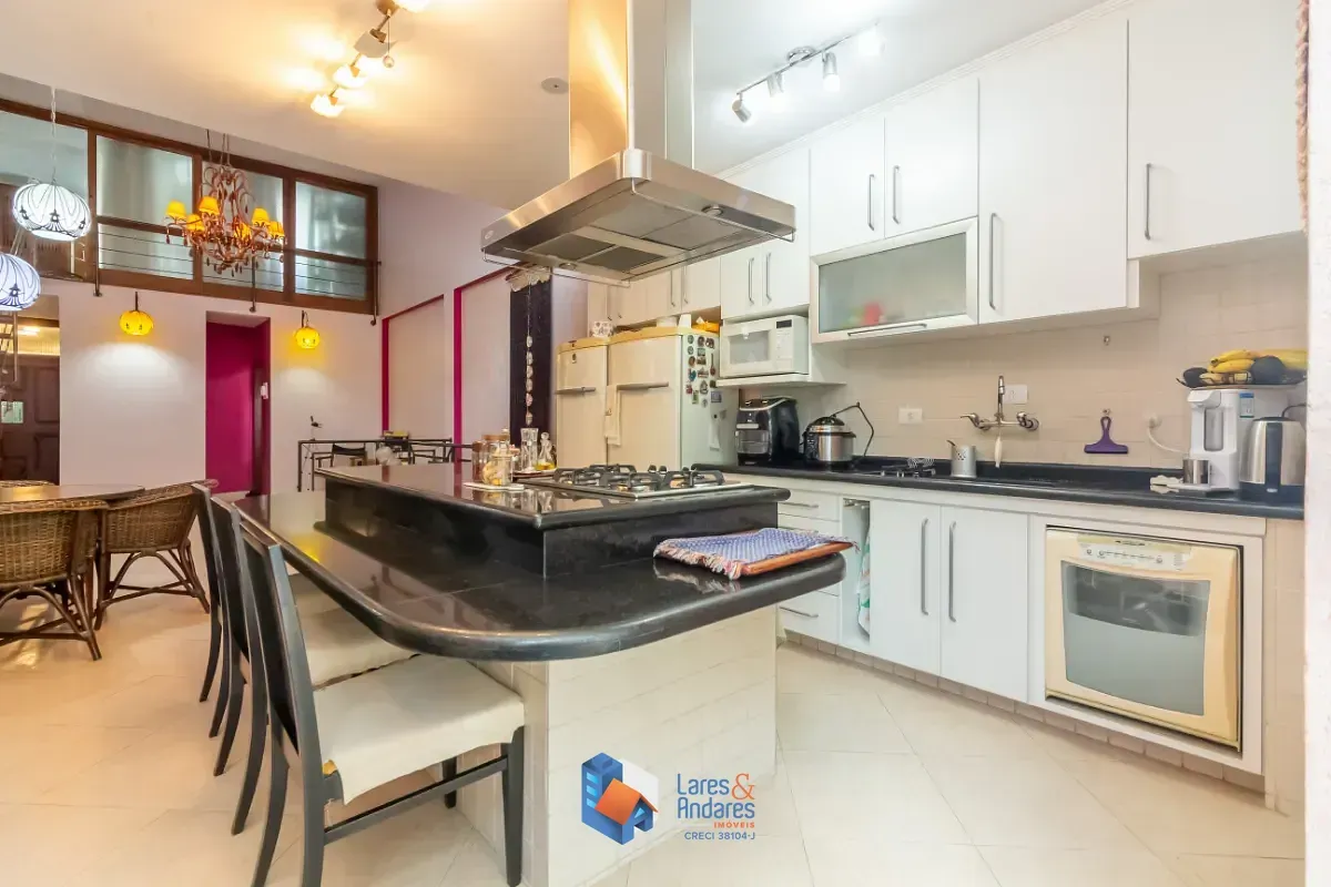 Imagem Sobrado para venda em Mirandópolis com 3 quartos, sendo 2 suítes, 234m²