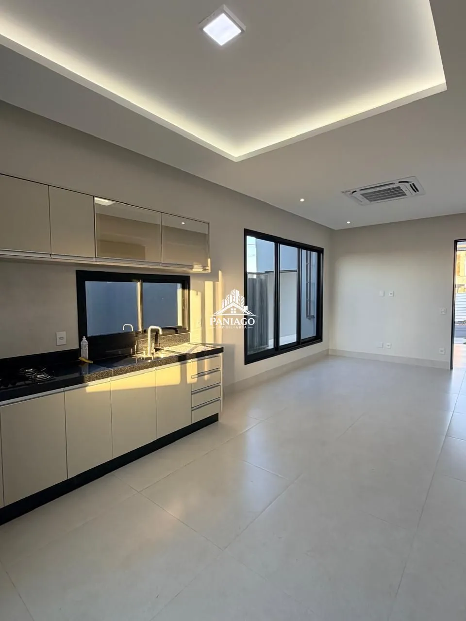 Imagem Casa Nova com 3 Suítes e Piscina à Venda no Condomínio Brisas