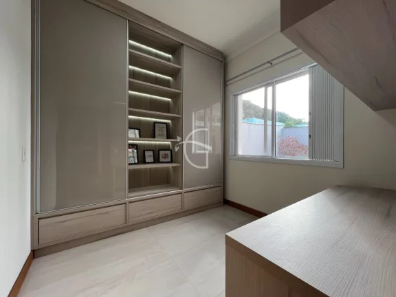 Imagem Essa casa de alto padrão é linda e encantadora.
