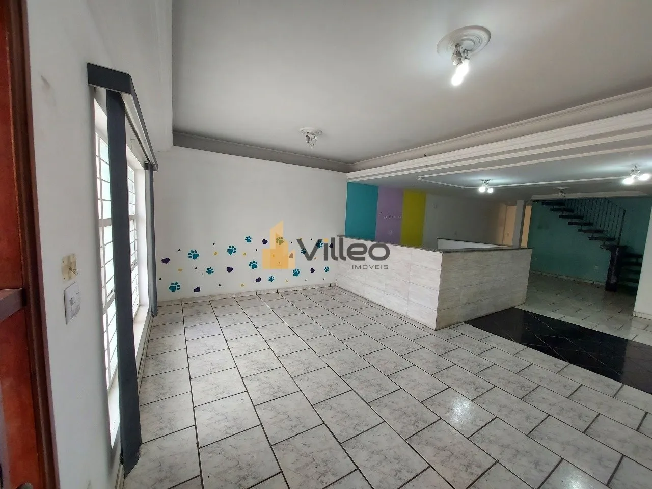 Foto do imóvel Localizada na Avenida Doutor Ulisses Guimarães, 2020 - Jardim Santo André 2, esta ampla casa comer...