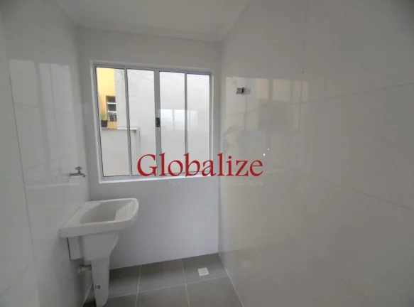 Imagem Sobrado com 2 dormitórios, sendo 1 suíte no bairro do Estuário em Santos por R$515.000,00